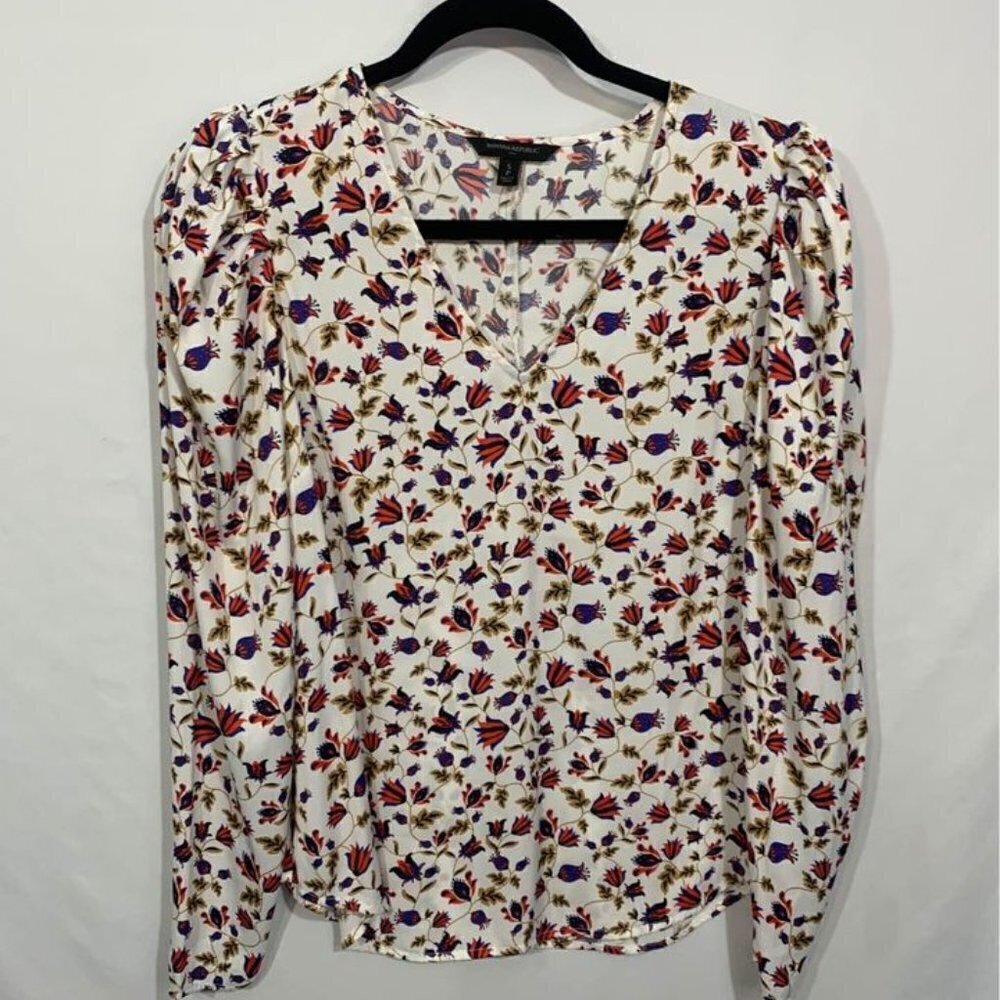 BANANA Republic woman’s long sleeve blouse. NWOT. Size small.